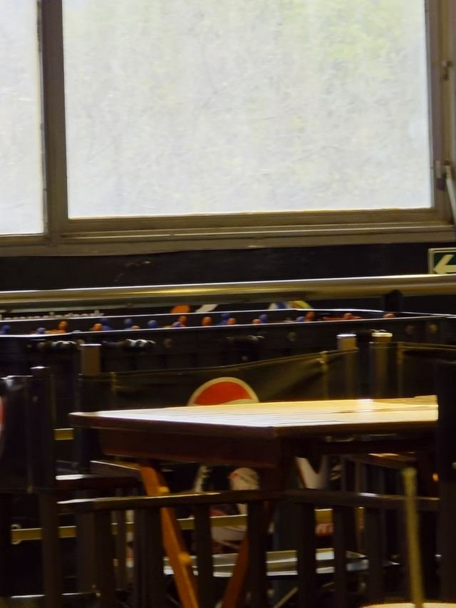 Las mesas del salón de la cafetería, donde se arma la mesa para la torta